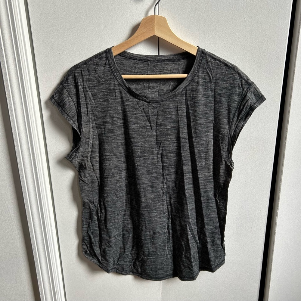 Lululemon tee, GUC